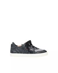 sneakers fashion