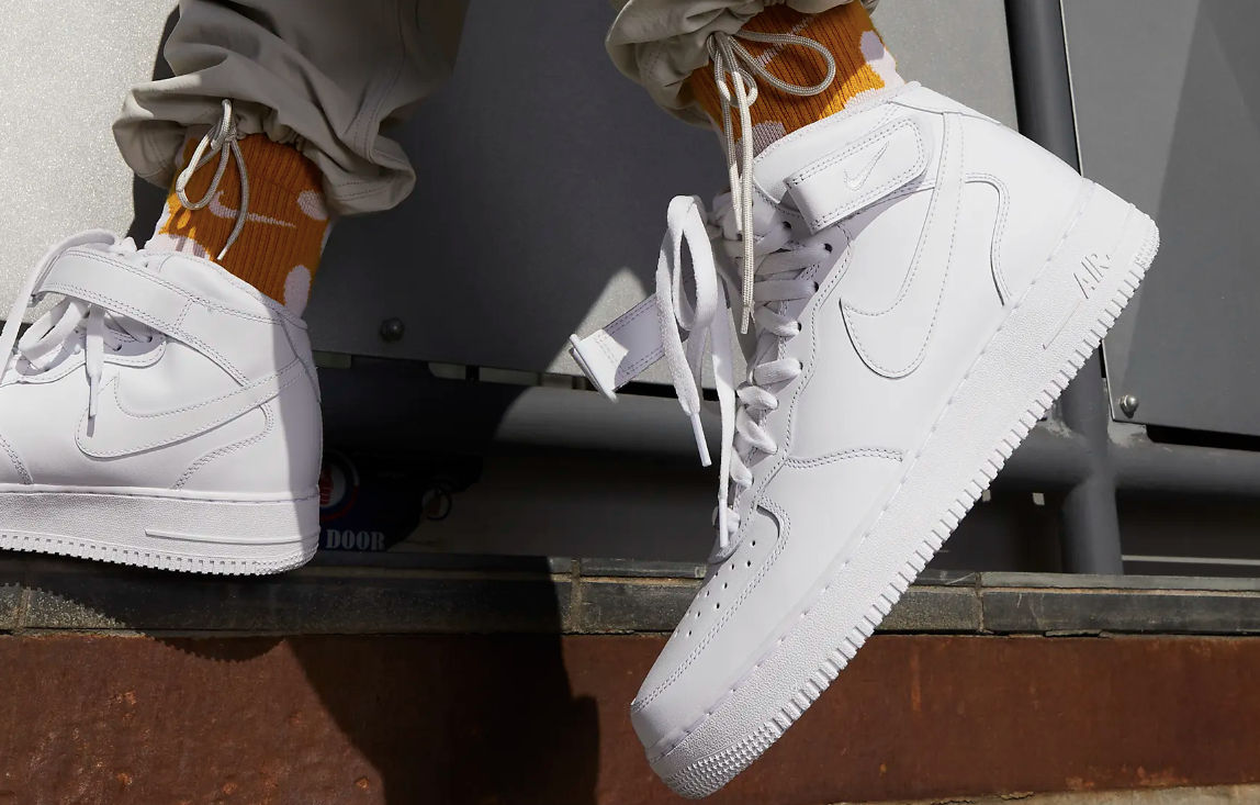 mens white nike trainers